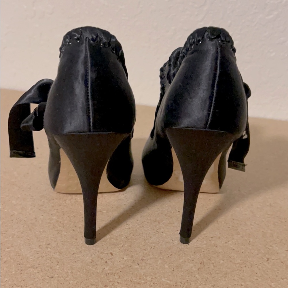 Betsey Johnson Black Bow Elegant Black Peep-Toe Pumps Size 6.5 - Picture 4 of 7